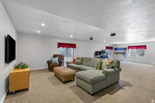 3058 W CRYSTAL PALACE, South Jordan, UT 84095