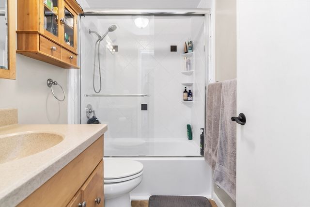 137 Pine St 29, Lowell, MA 01851