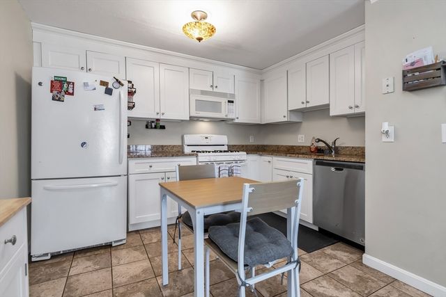 137 Pine St 29, Lowell, MA 01851