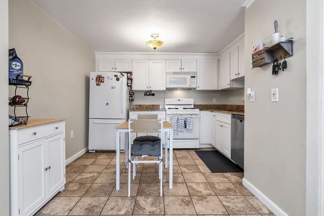 137 Pine St 29, Lowell, MA 01851