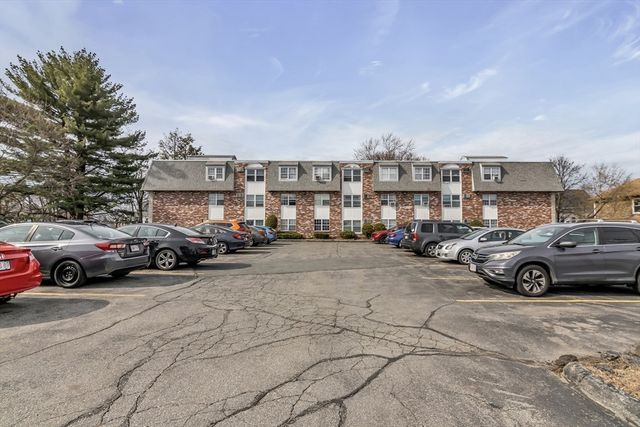 137 Pine St 29, Lowell, MA 01851