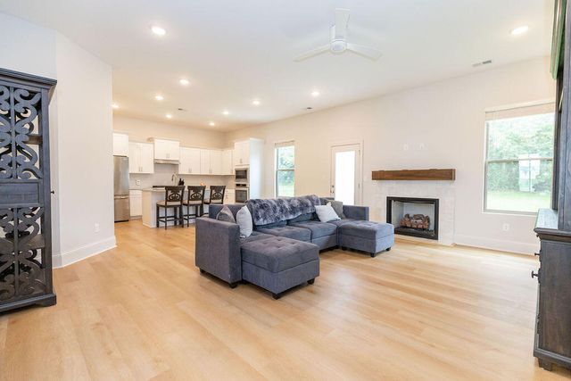 904 Shelburne Way, Nicholasville, KY 40356