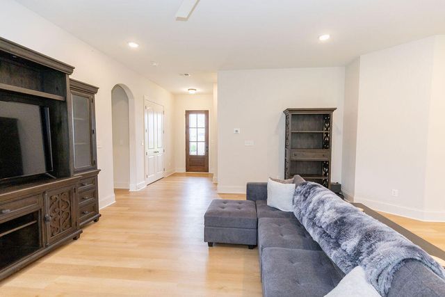 904 Shelburne Way, Nicholasville, KY 40356