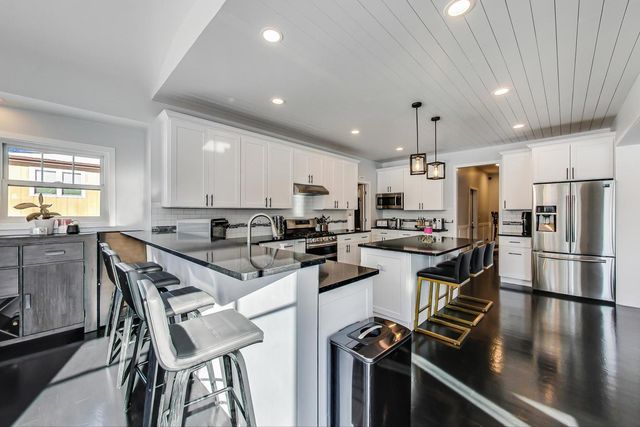 10S330 Oneill Drive, Burr Ridge, IL 60527