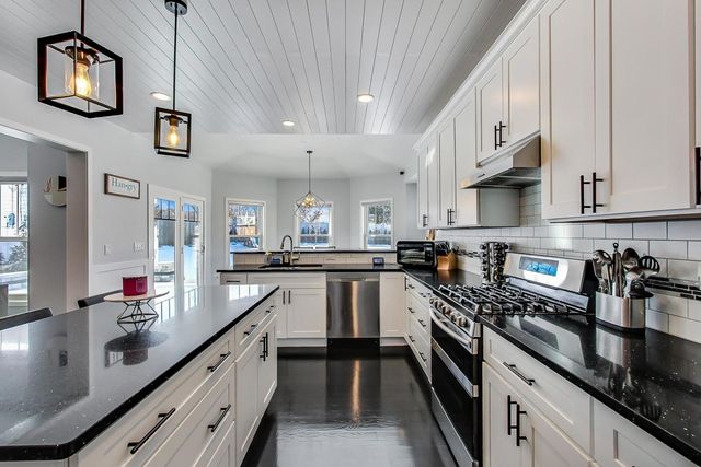 10S330 Oneill Drive, Burr Ridge, IL 60527