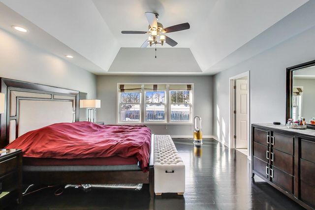 10S330 Oneill Drive, Burr Ridge, IL 60527