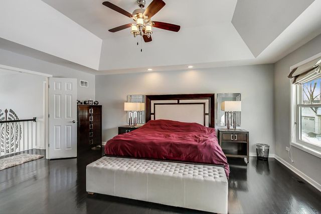 10S330 Oneill Drive, Burr Ridge, IL 60527