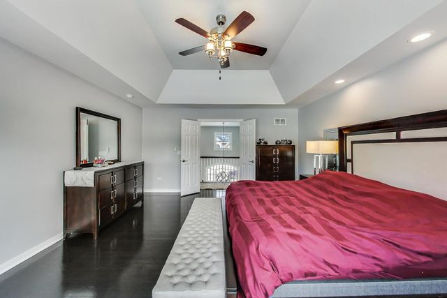 10S330 Oneill Drive, Burr Ridge, IL 60527