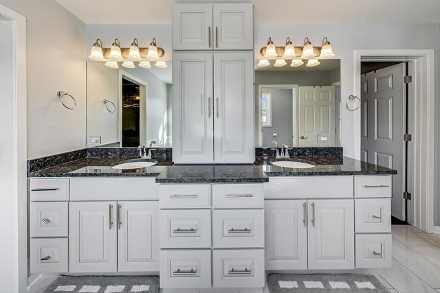 10S330 Oneill Drive, Burr Ridge, IL 60527