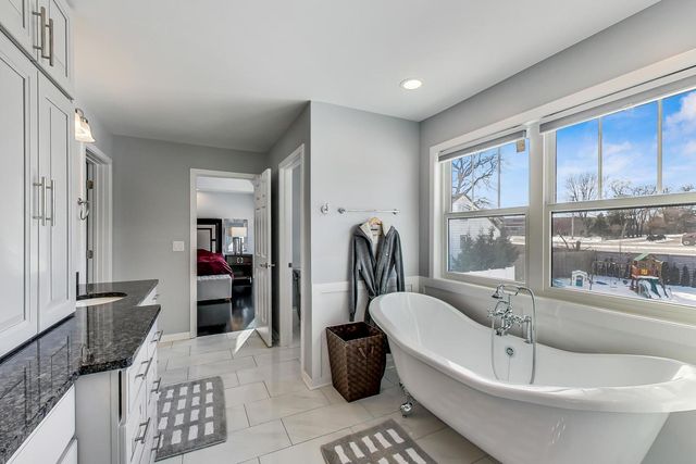 10S330 Oneill Drive, Burr Ridge, IL 60527