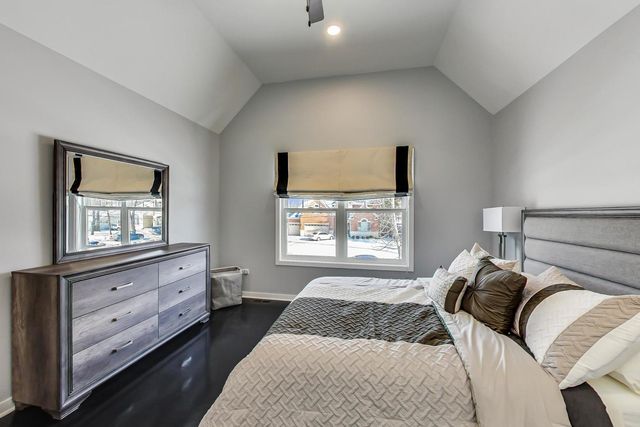 10S330 Oneill Drive, Burr Ridge, IL 60527