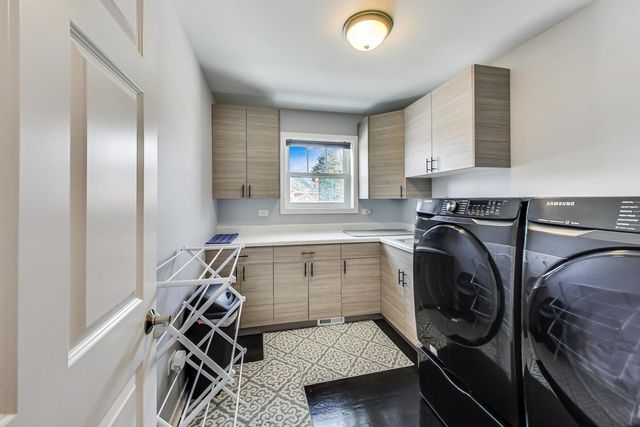 10S330 Oneill Drive, Burr Ridge, IL 60527