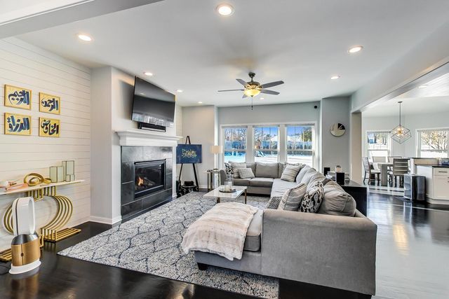 10S330 Oneill Drive, Burr Ridge, IL 60527