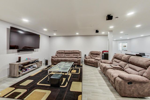 10S330 Oneill Drive, Burr Ridge, IL 60527