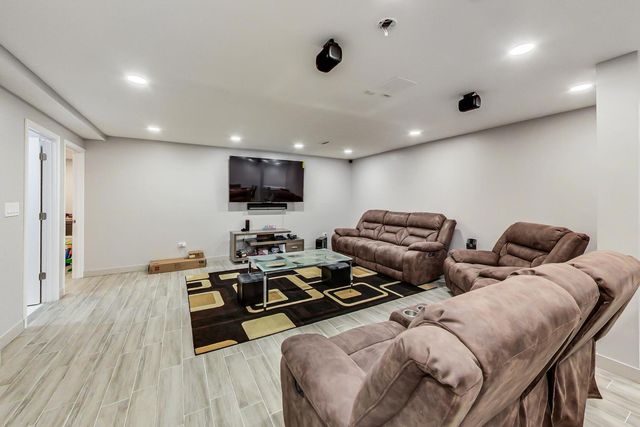 10S330 Oneill Drive, Burr Ridge, IL 60527