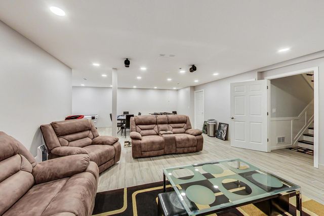 10S330 Oneill Drive, Burr Ridge, IL 60527