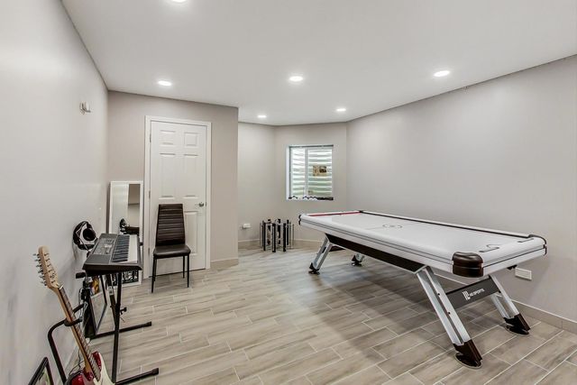 10S330 Oneill Drive, Burr Ridge, IL 60527