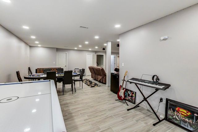 10S330 Oneill Drive, Burr Ridge, IL 60527