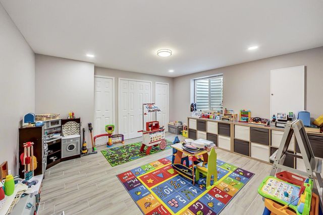 10S330 Oneill Drive, Burr Ridge, IL 60527