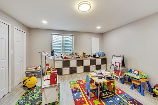 10S330 Oneill Drive, Burr Ridge, IL 60527