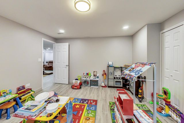 10S330 Oneill Drive, Burr Ridge, IL 60527