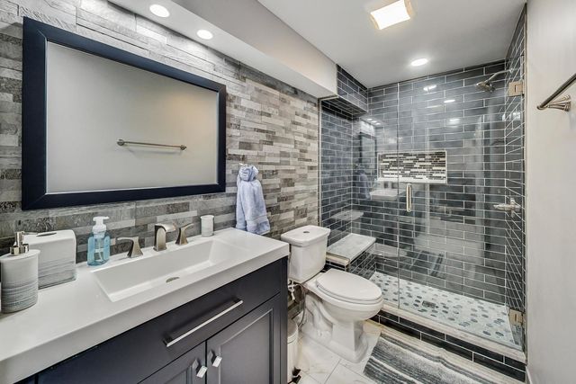 10S330 Oneill Drive, Burr Ridge, IL 60527