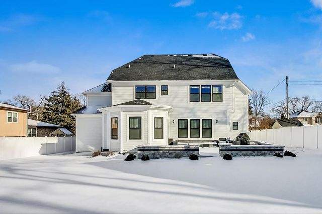 10S330 Oneill Drive, Burr Ridge, IL 60527