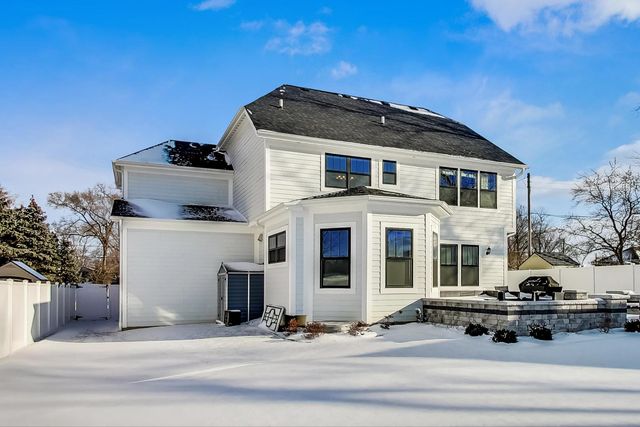 10S330 Oneill Drive, Burr Ridge, IL 60527