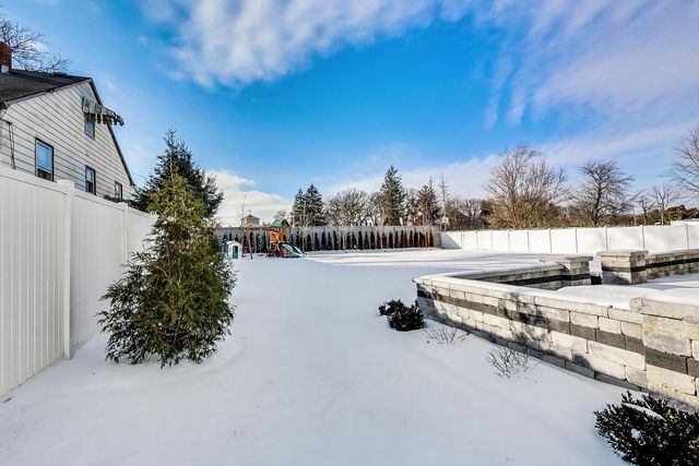 10S330 Oneill Drive, Burr Ridge, IL 60527