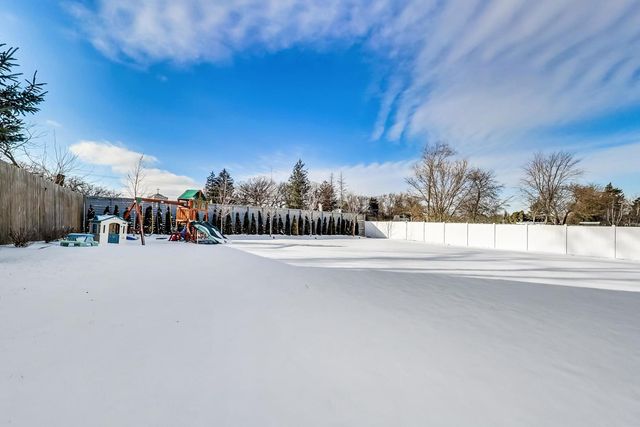 10S330 Oneill Drive, Burr Ridge, IL 60527