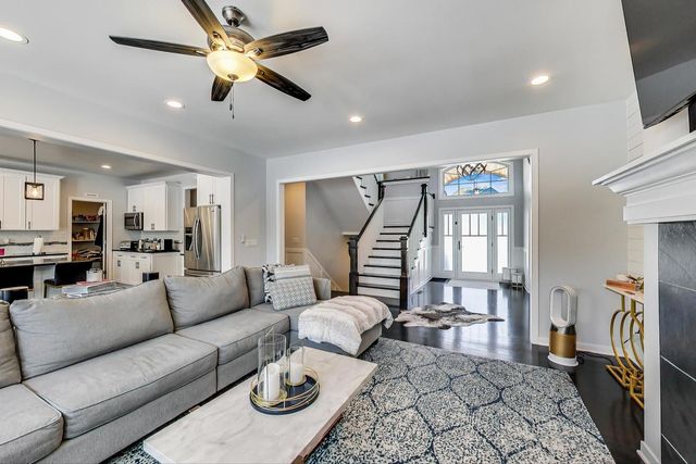 10S330 Oneill Drive, Burr Ridge, IL 60527