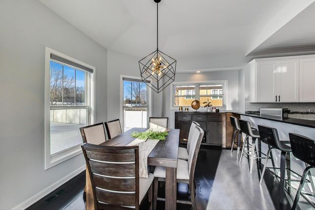 10S330 Oneill Drive, Burr Ridge, IL 60527