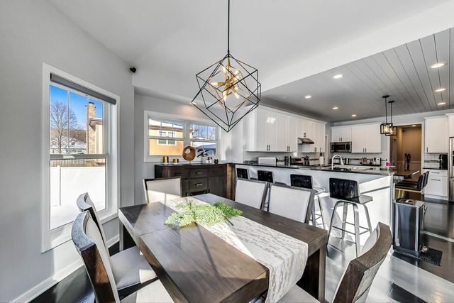 10S330 Oneill Drive, Burr Ridge, IL 60527