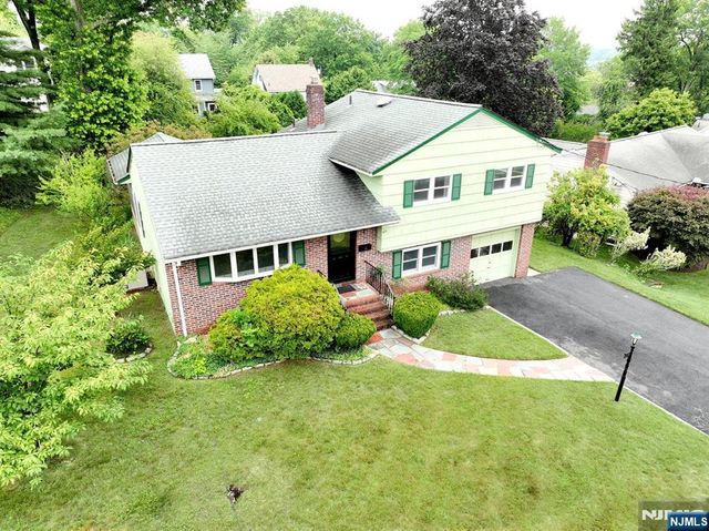 678 Oakley Place, Oradell, NJ 07649