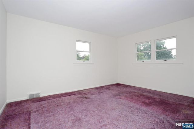 678 Oakley Place, Oradell, NJ 07649