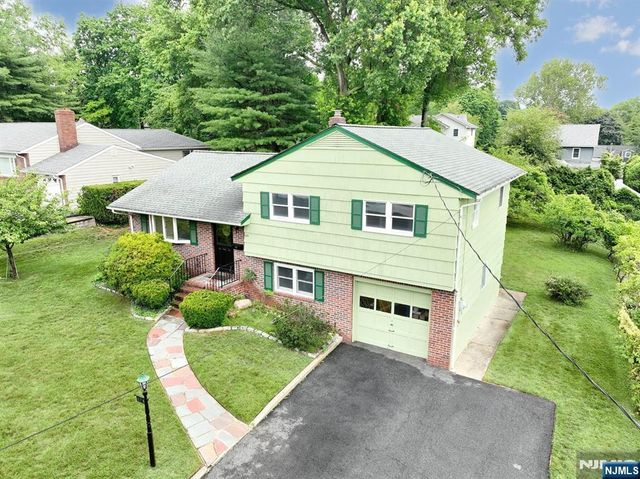 678 Oakley Place, Oradell, NJ 07649