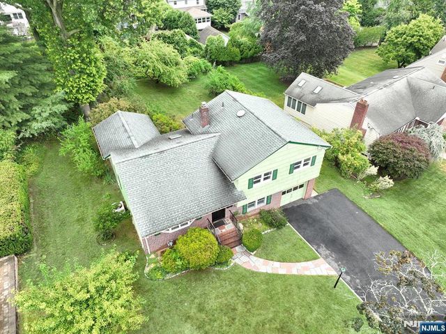 678 Oakley Place, Oradell, NJ 07649