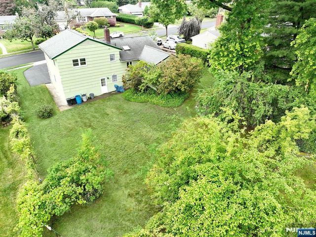678 Oakley Place, Oradell, NJ 07649