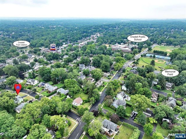 678 Oakley Place, Oradell, NJ 07649