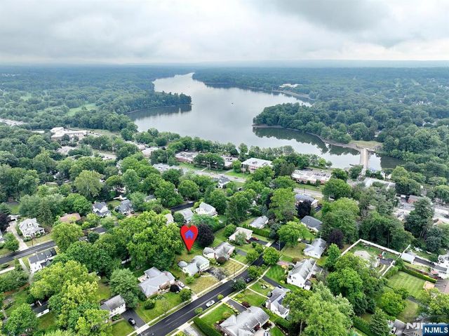 678 Oakley Place, Oradell, NJ 07649