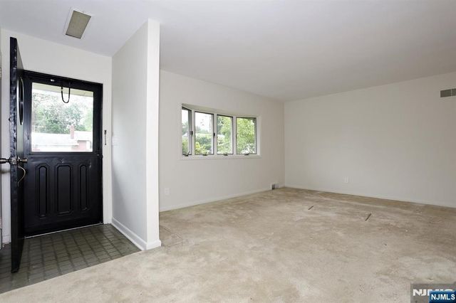 678 Oakley Place, Oradell, NJ 07649