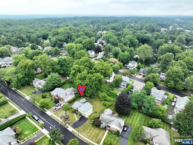 678 Oakley Place, Oradell, NJ 07649