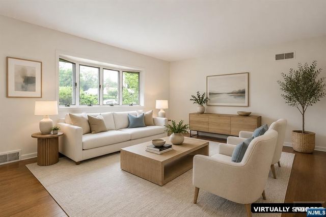 678 Oakley Place, Oradell, NJ 07649