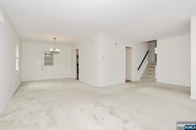678 Oakley Place, Oradell, NJ 07649