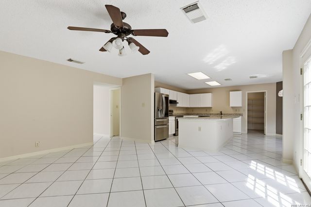 11214 Scarborough Ct, San Antonio, TX 78249