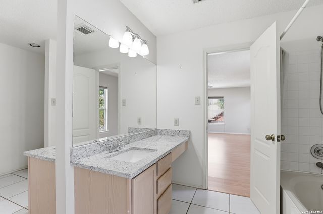 11214 Scarborough Ct, San Antonio, TX 78249