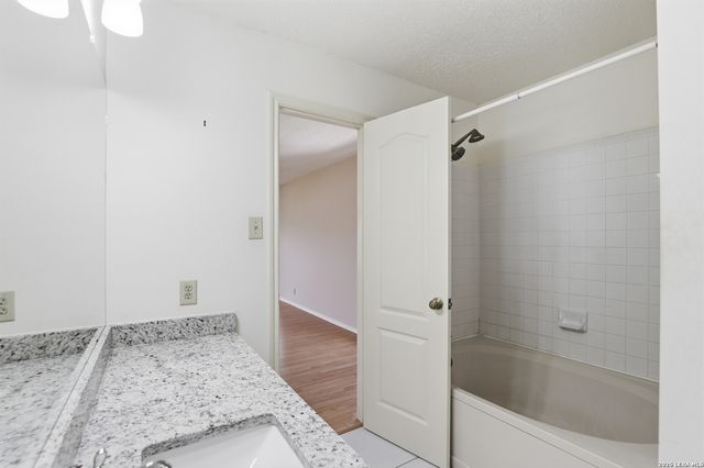 11214 Scarborough Ct, San Antonio, TX 78249