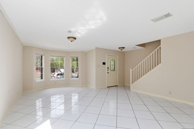 11214 Scarborough Ct, San Antonio, TX 78249