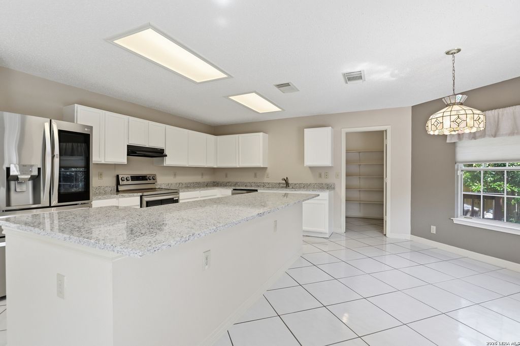 11214 Scarborough Ct, San Antonio, TX 78249