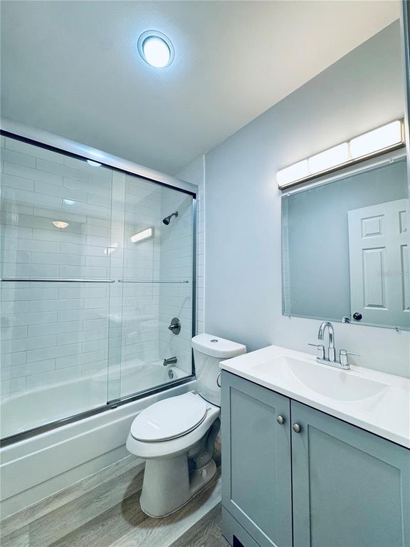 Image 13 of property listing at 5089 EAGLESMERE DRIVE D09, Orlando, FL 32819